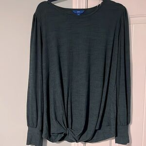 Long bubble sleeve, knot front shirt.